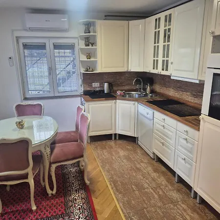 110m2 Aircondition 2 Bedroom شقة *