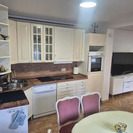 110m2 Aircondition 2 Bedroom شقة